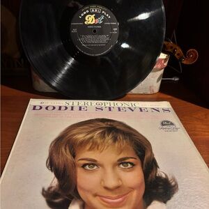 Dodie Stevens Vinyl Record Ultra Stereophonic Recording". DOT records